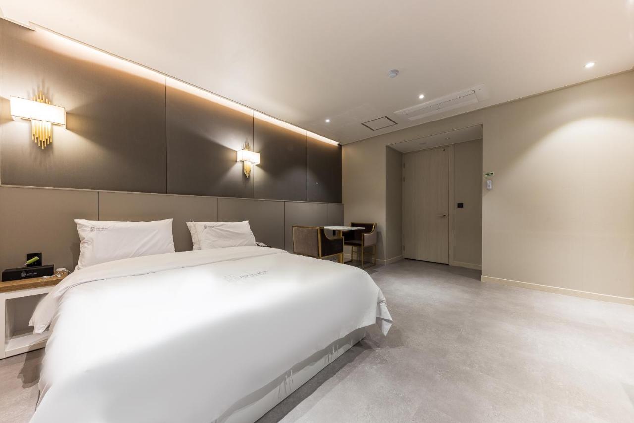 Hotel Lium Cheonan Bagian luar foto