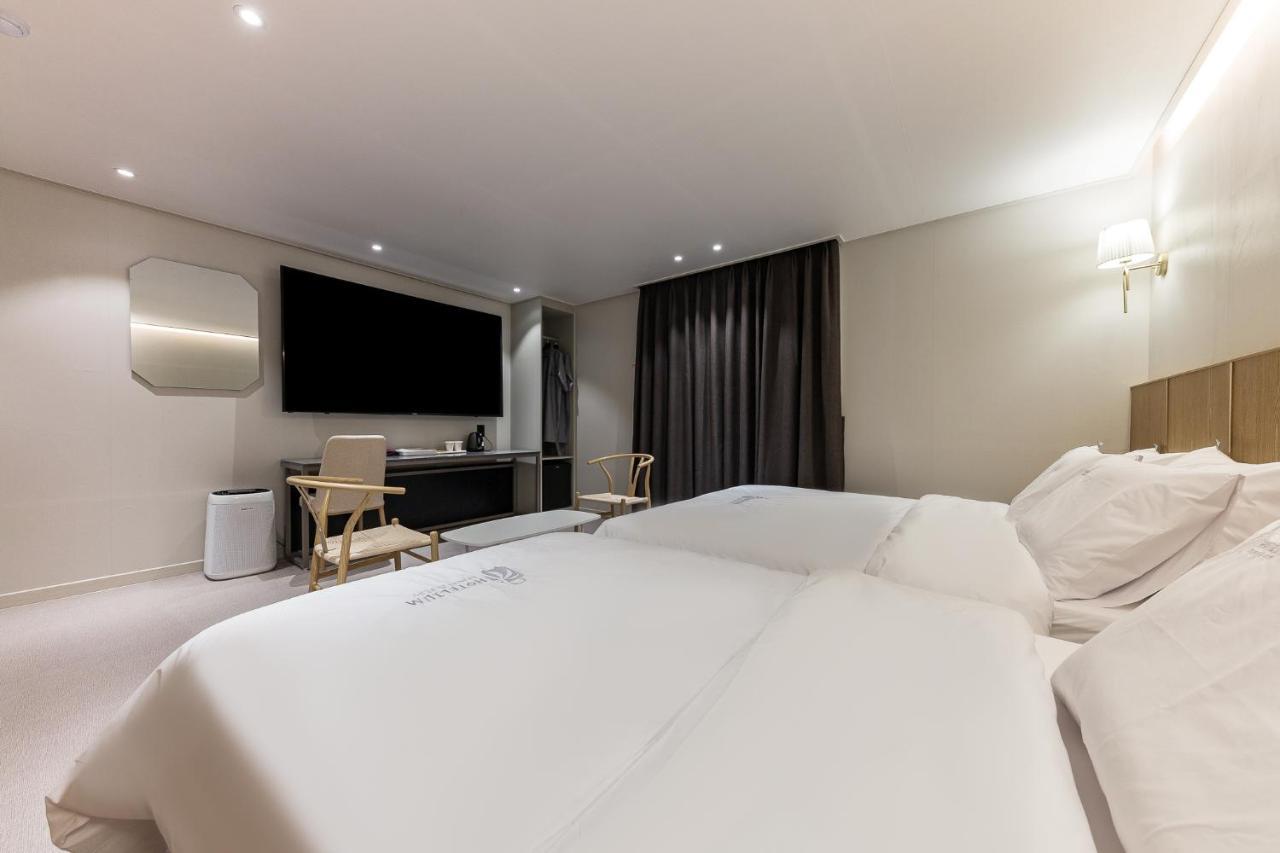 Hotel Lium Cheonan Bagian luar foto