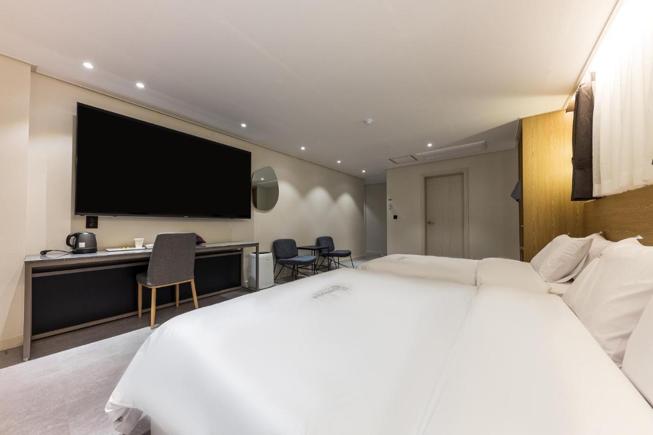 Hotel Lium Cheonan Bagian luar foto