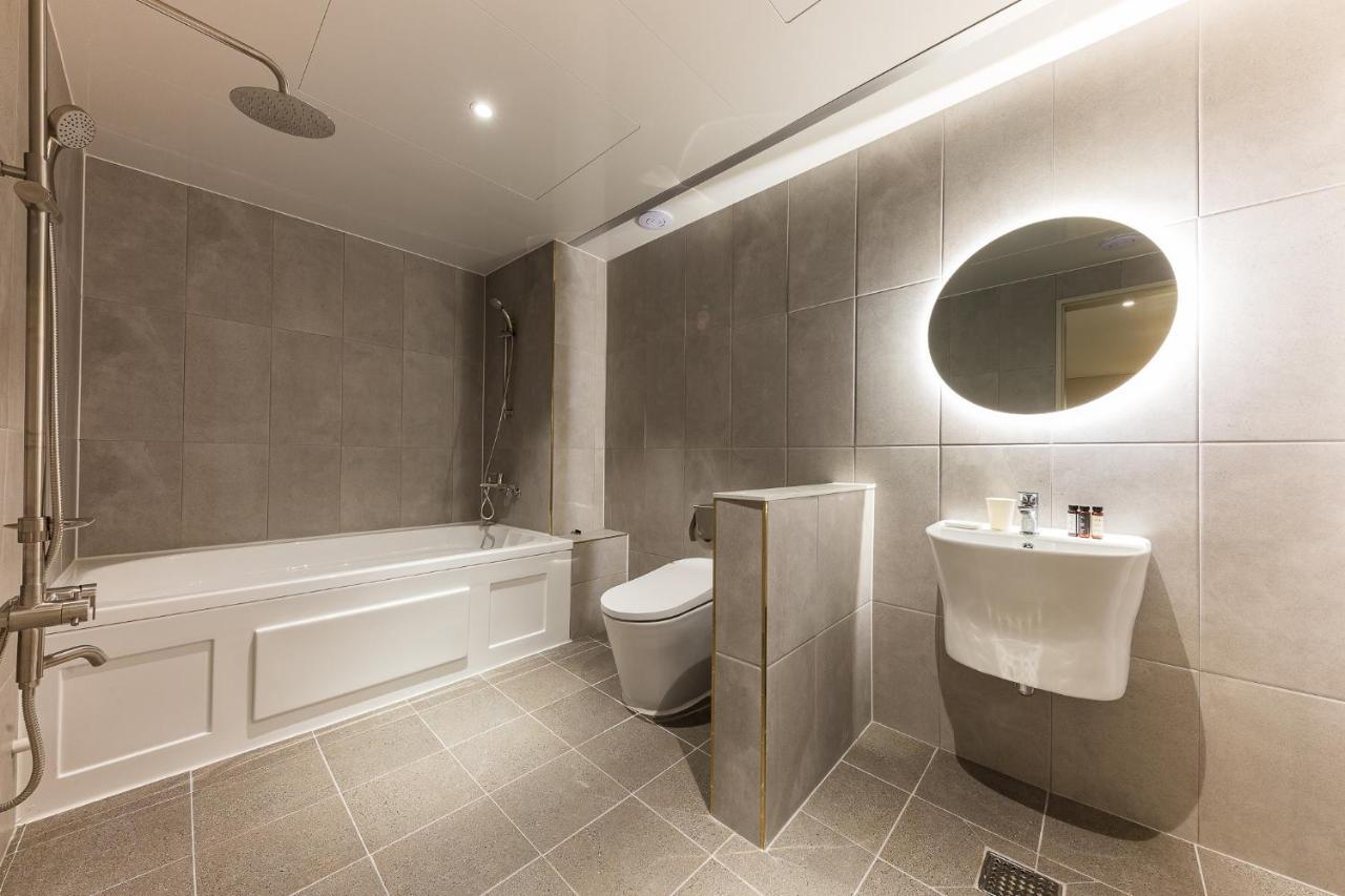Hotel Lium Cheonan Bagian luar foto