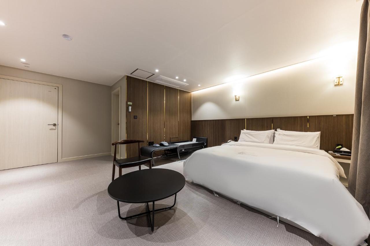 Hotel Lium Cheonan Bagian luar foto