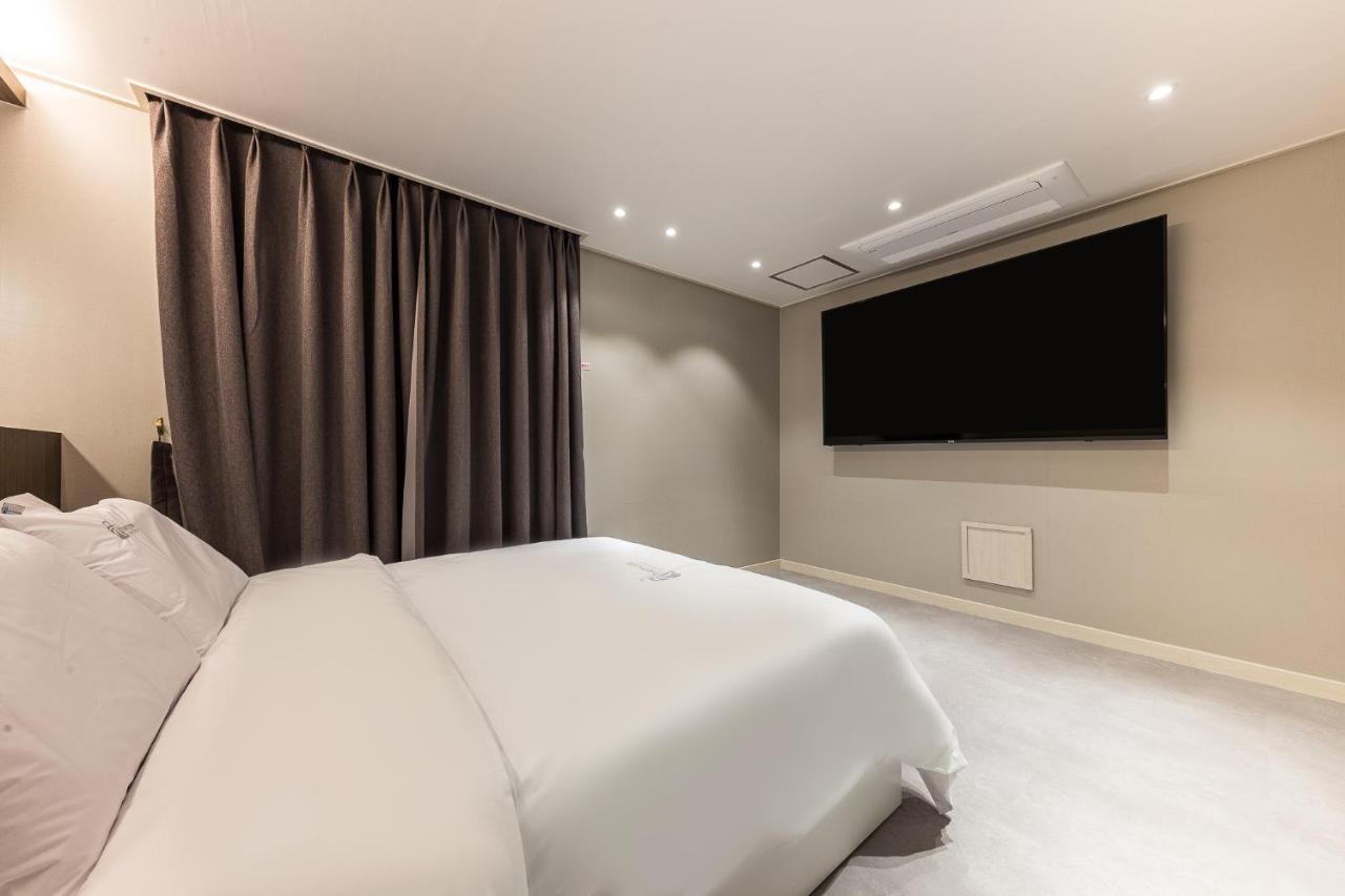 Hotel Lium Cheonan Bagian luar foto