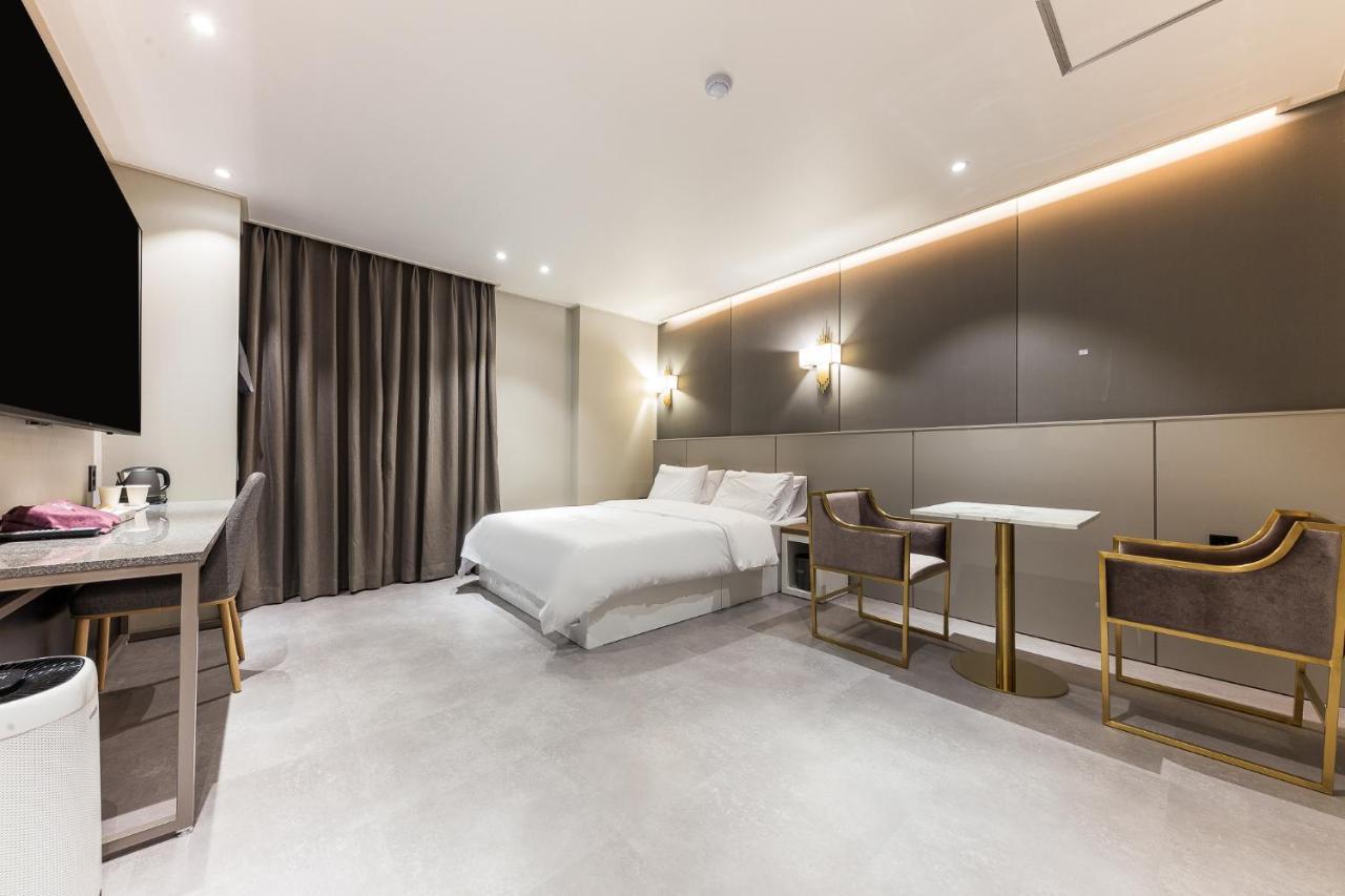 Hotel Lium Cheonan Bagian luar foto