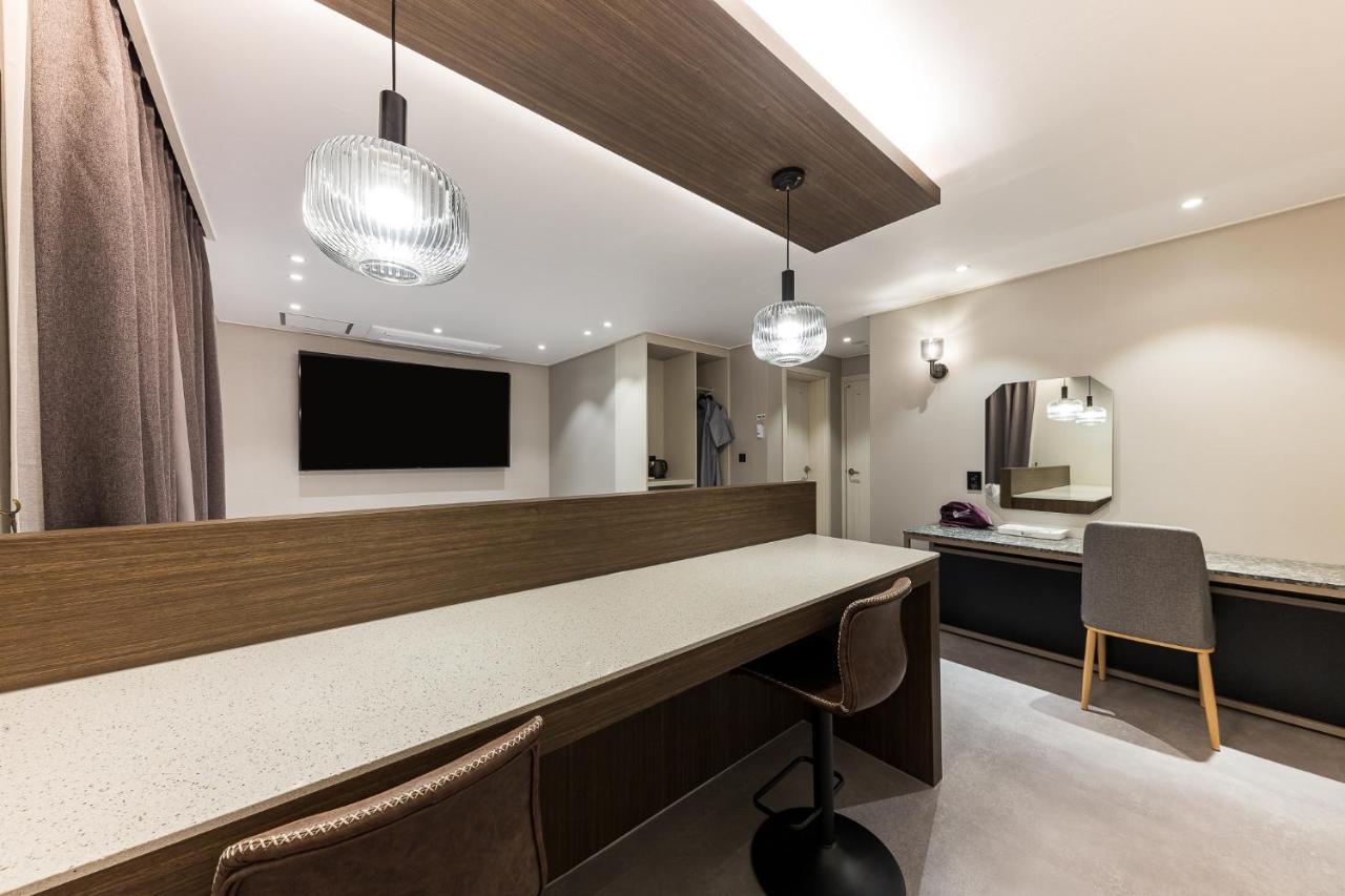 Hotel Lium Cheonan Bagian luar foto