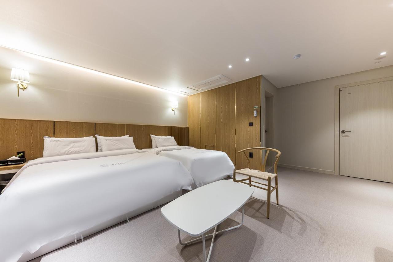 Hotel Lium Cheonan Bagian luar foto