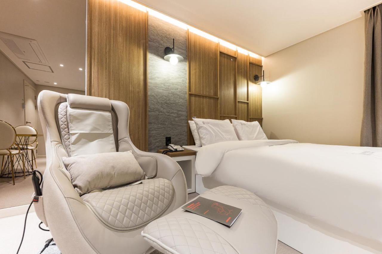 Hotel Lium Cheonan Bagian luar foto
