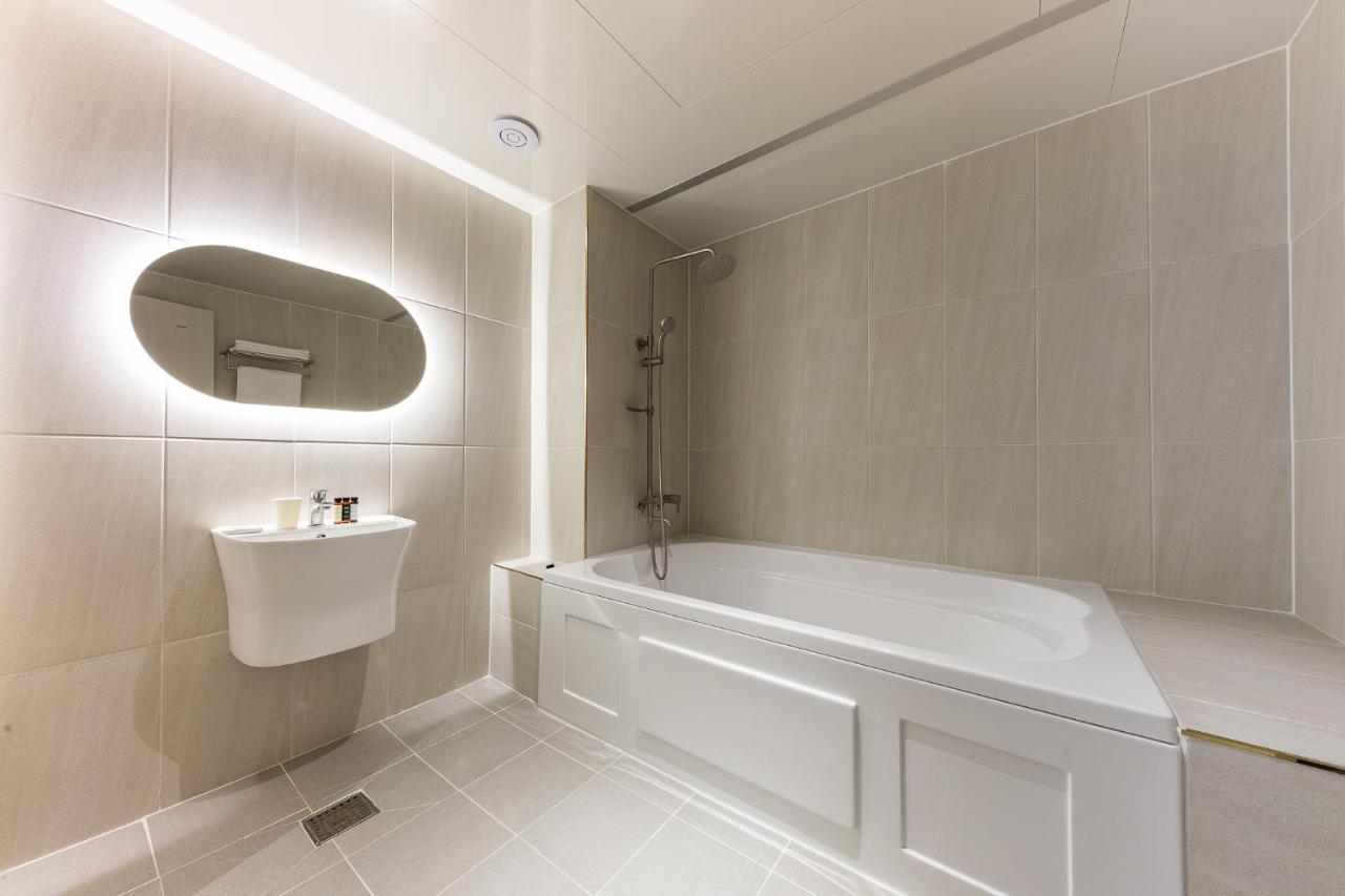 Hotel Lium Cheonan Bagian luar foto