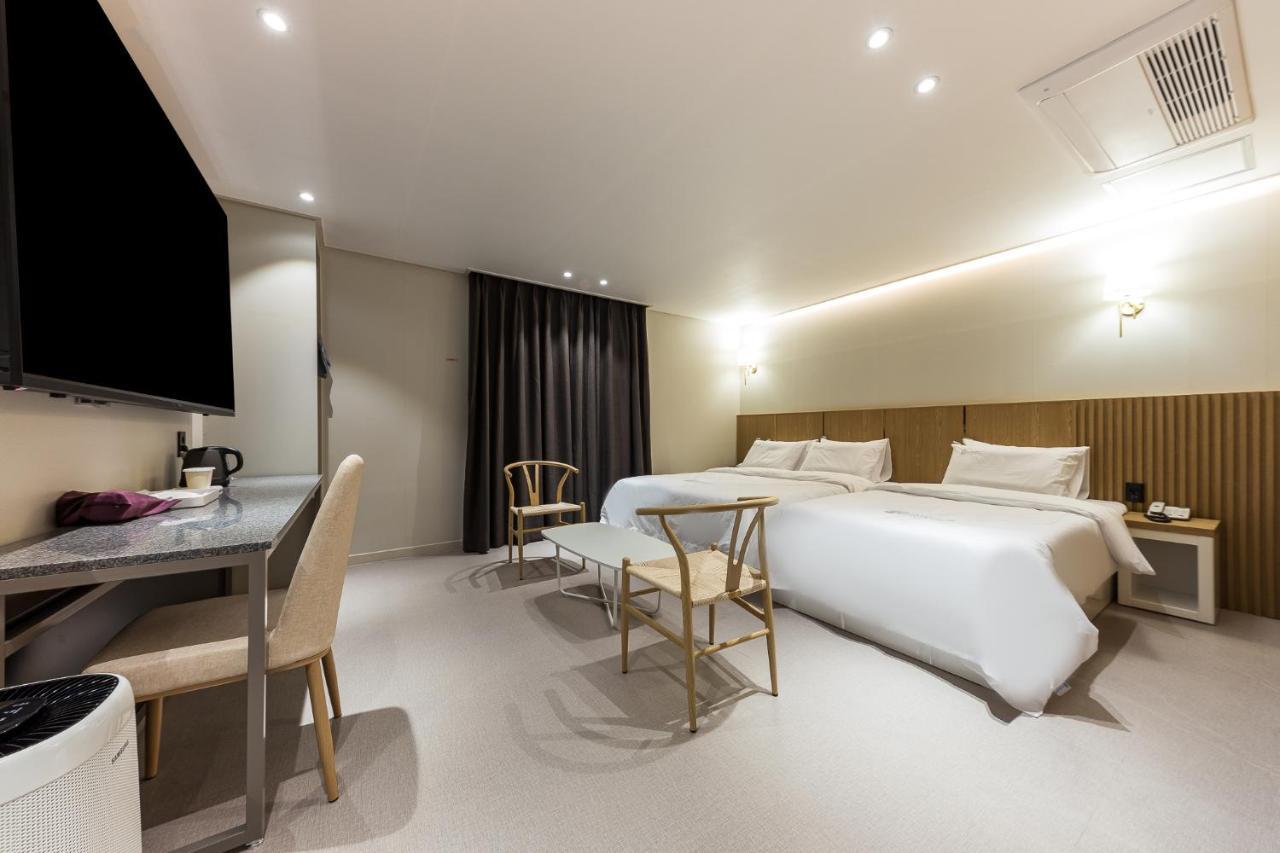 Hotel Lium Cheonan Bagian luar foto