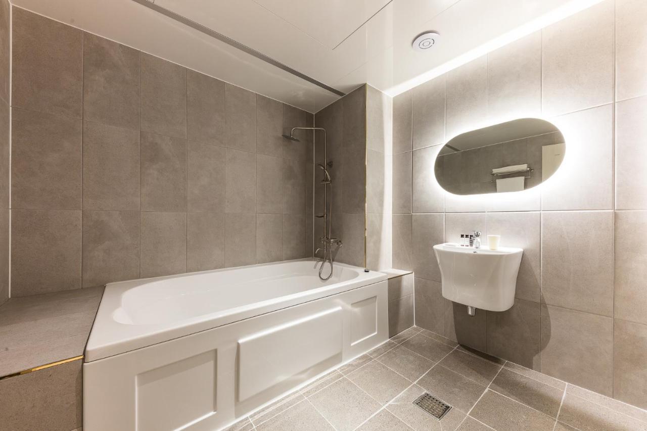 Hotel Lium Cheonan Bagian luar foto