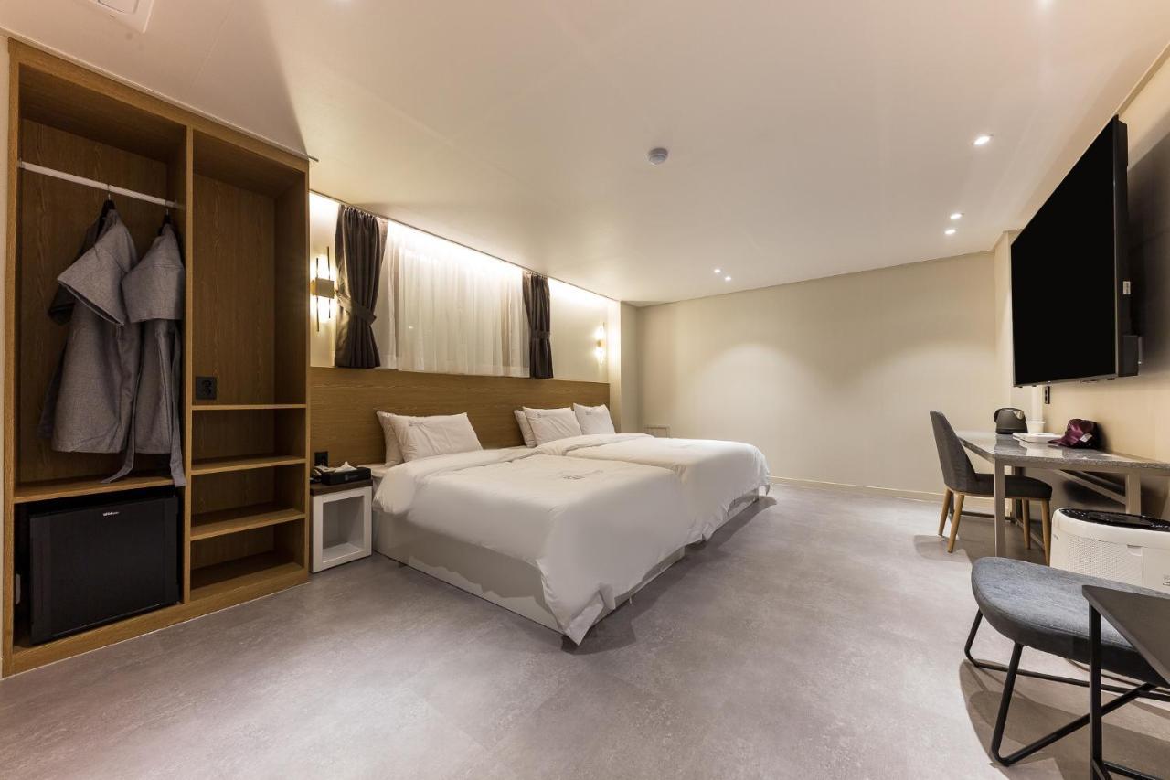 Hotel Lium Cheonan Bagian luar foto