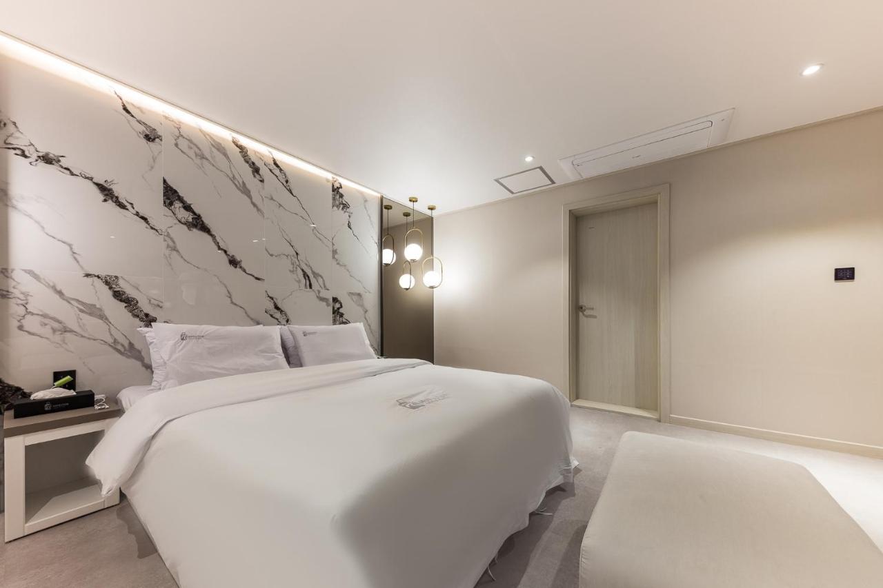 Hotel Lium Cheonan Bagian luar foto