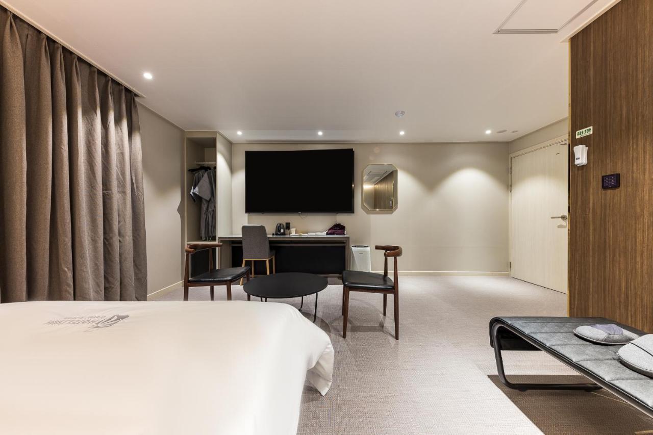 Hotel Lium Cheonan Bagian luar foto