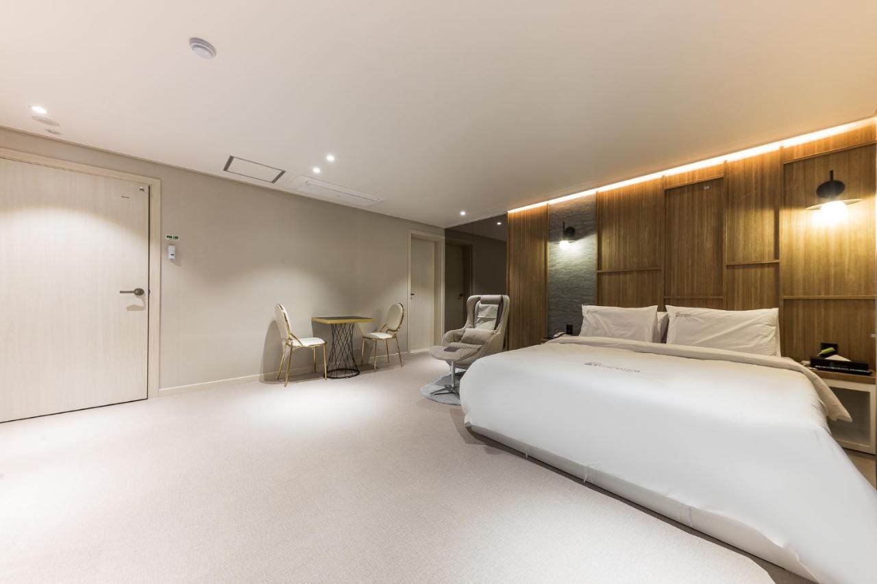 Hotel Lium Cheonan Bagian luar foto